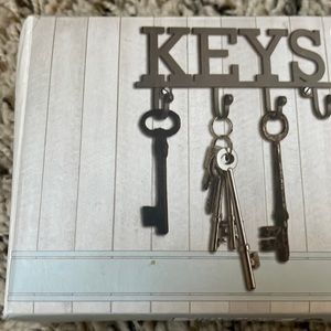 Key holder for wall